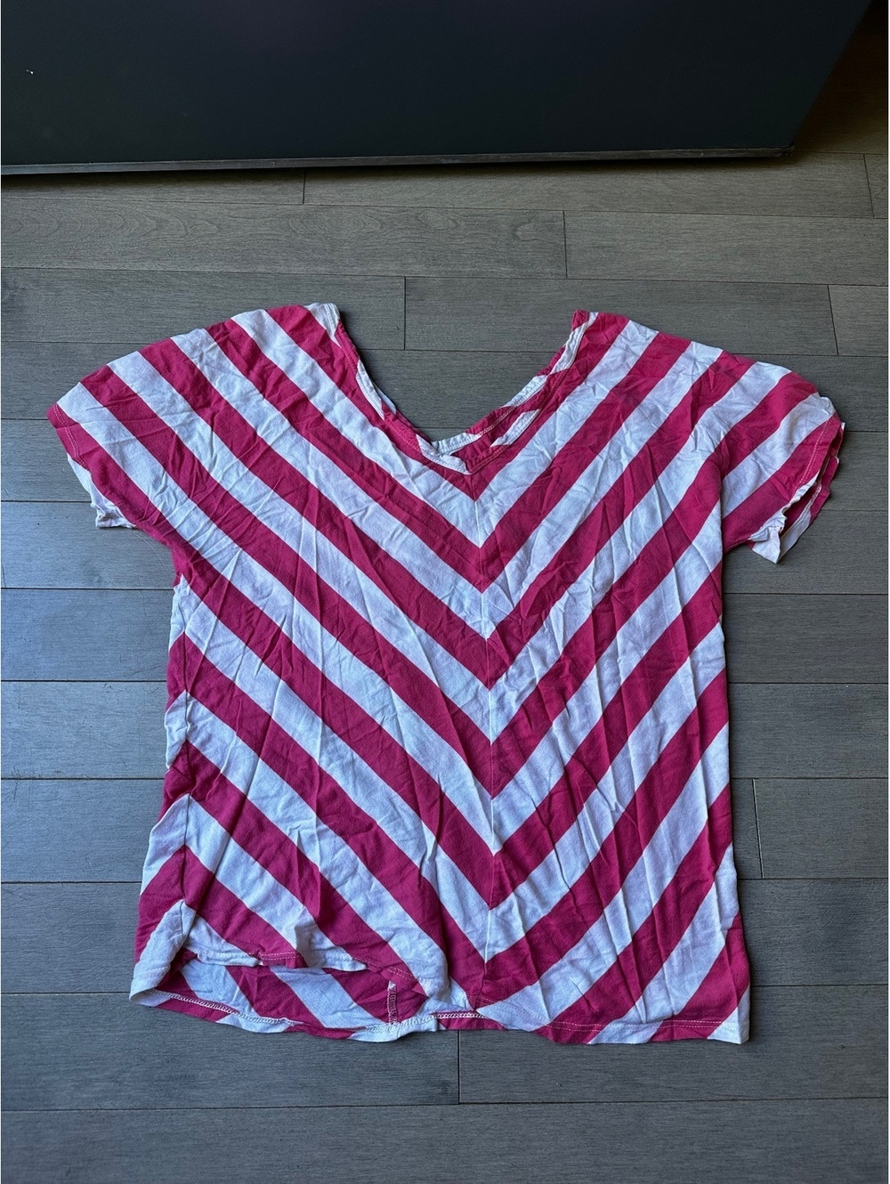 Women’s LOFT Pink and White Striped V-Neck T-Shirt Large Business Casual Size L